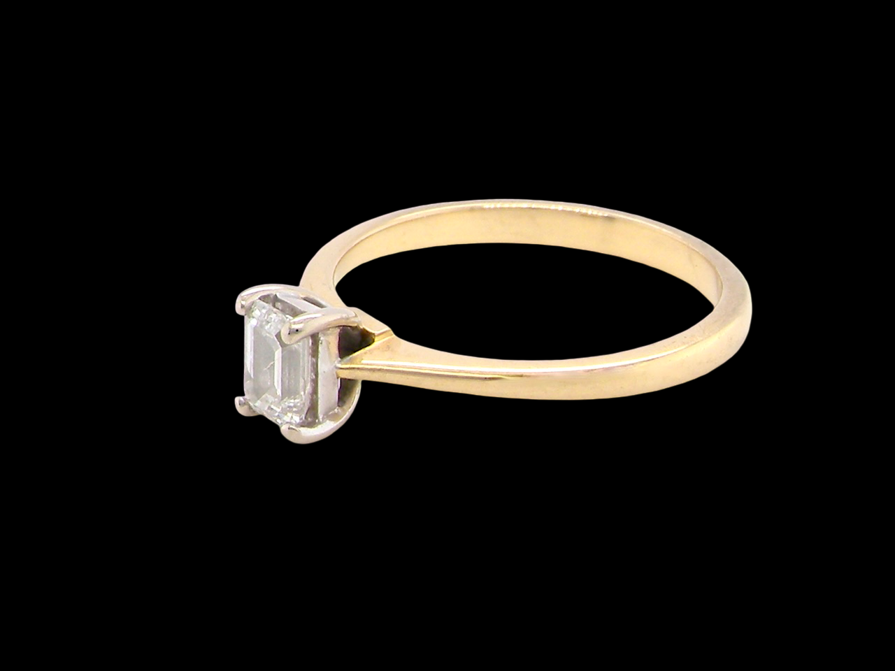 side Elegant and timeless, this solitaire ring features a beautifully cut emerald-cut diamond measuring 5 x 4mm, confirmed at approximately 0.40 carats. The diamond is graded J colour and VS clarity, offering excellent sparkle 