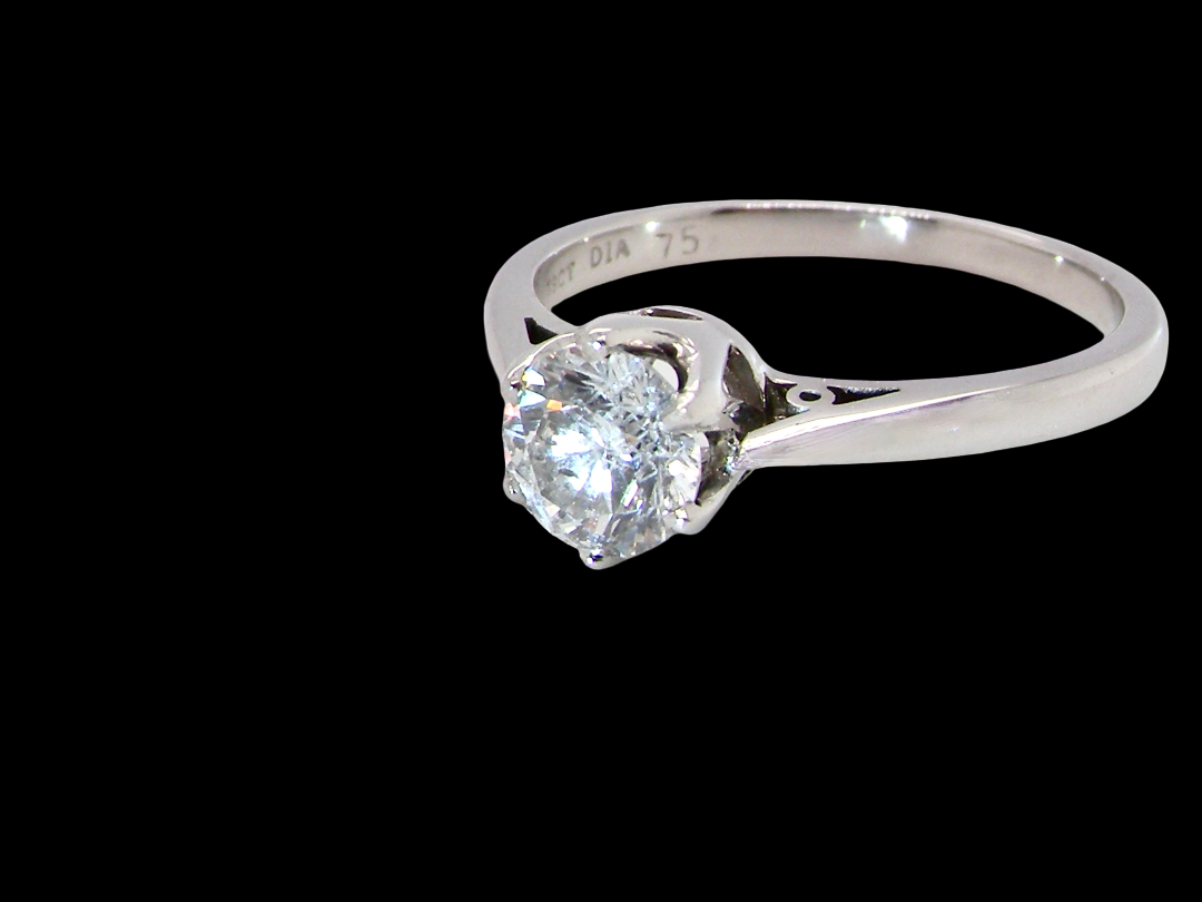 side This is the number one choice for an engagement ring, the classic solitaire. 1