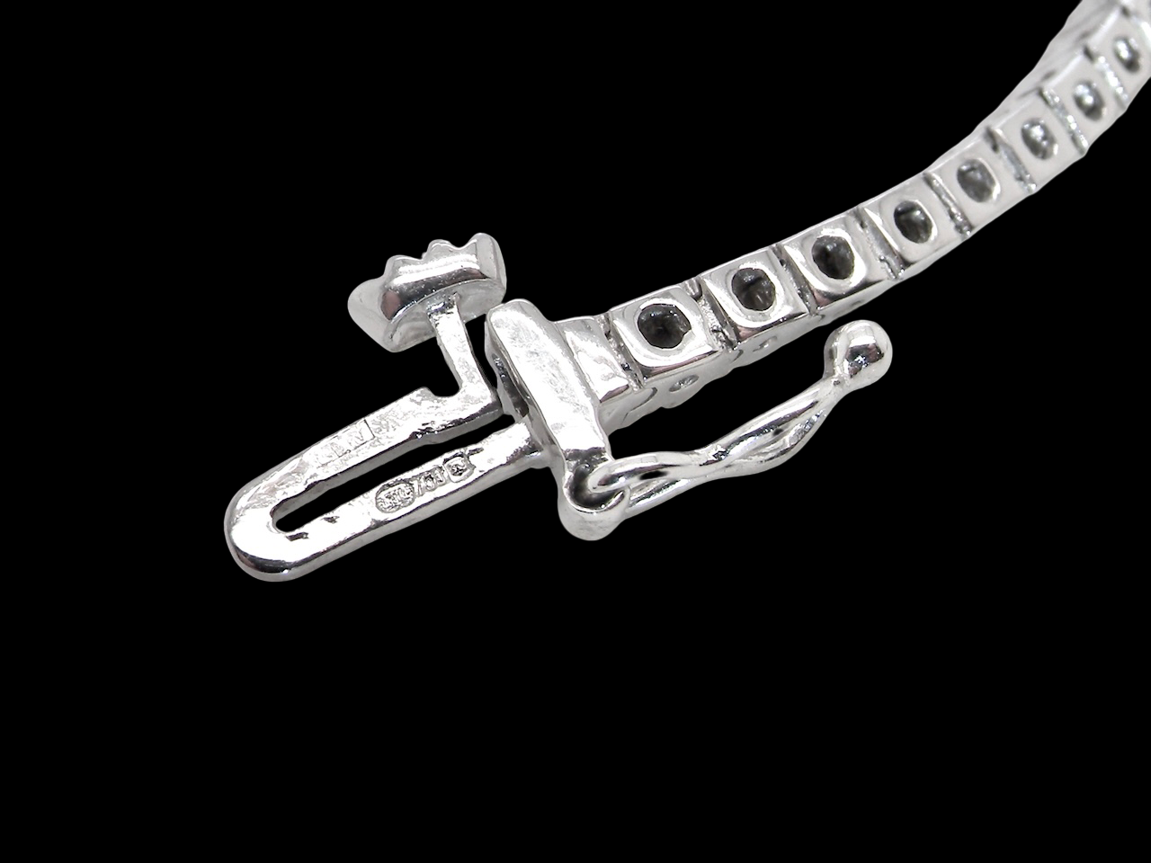 snap An Ever-Popular Classic: Diamond Line Bracelet