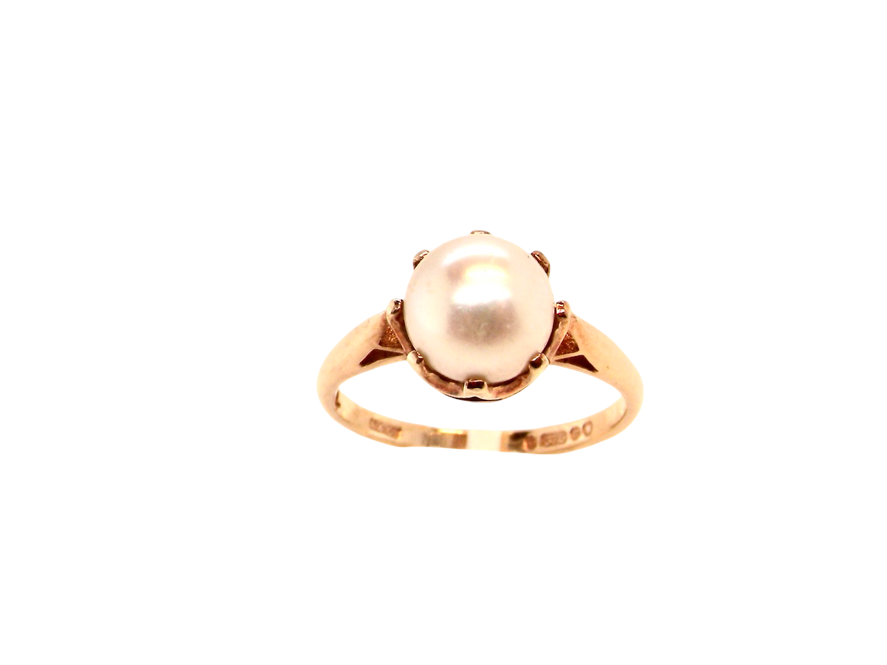A vintage Pearl solitaire ring