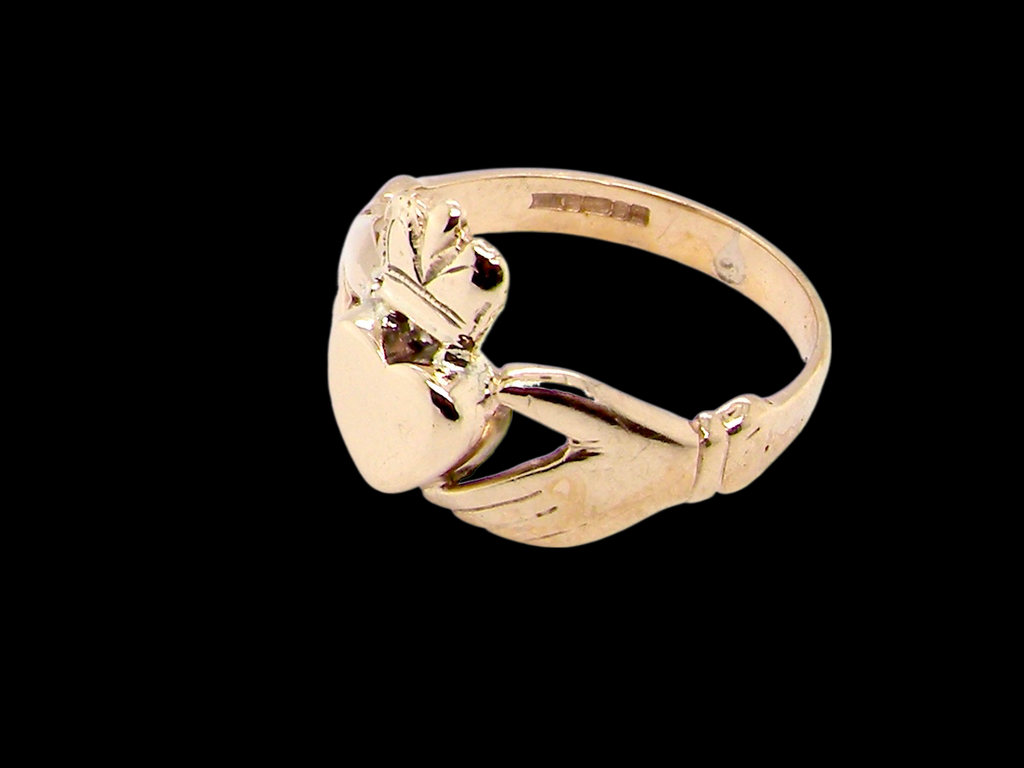 9 carat gold Claddagh ring