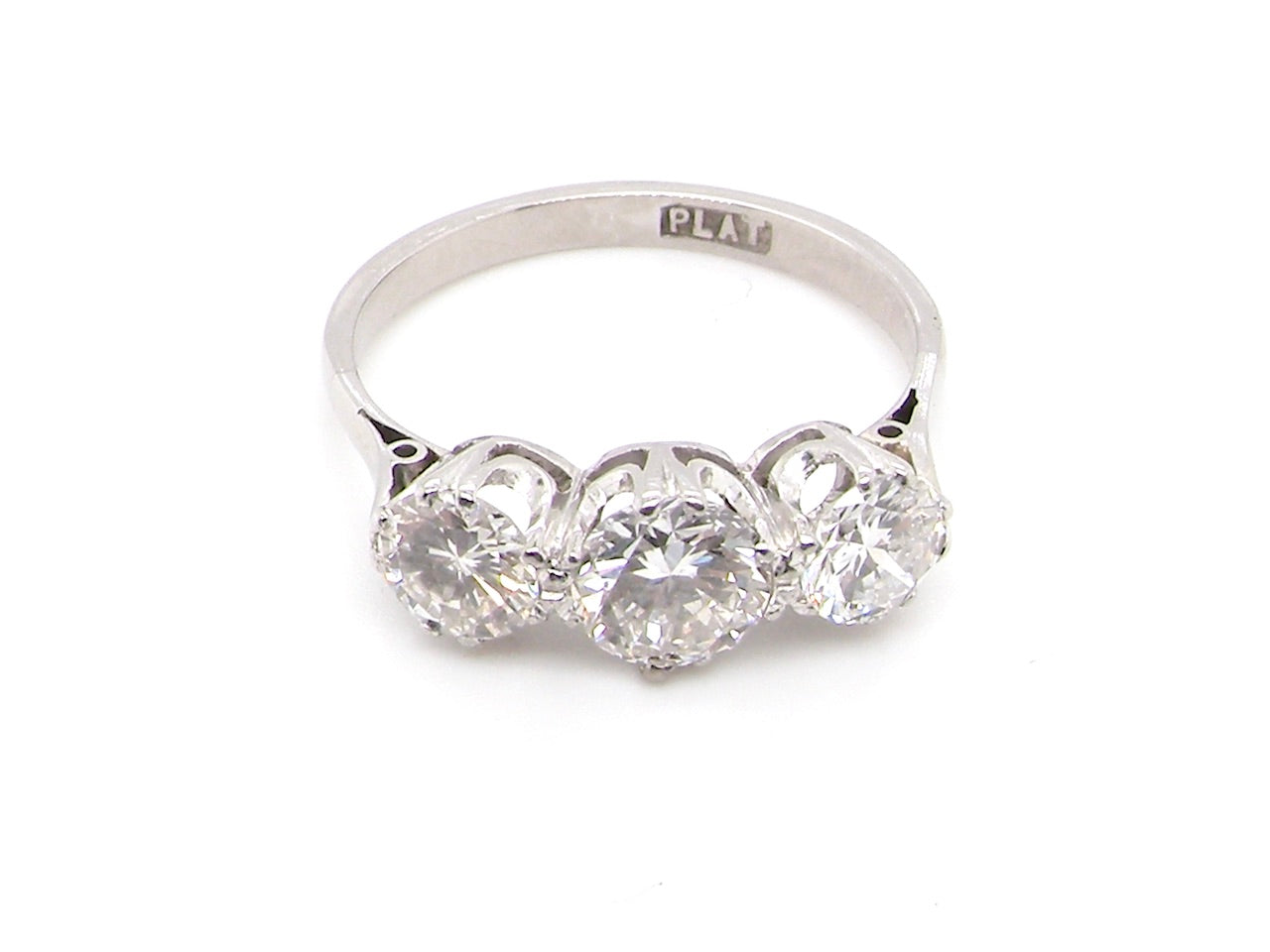  three stone diamond trilogy ring