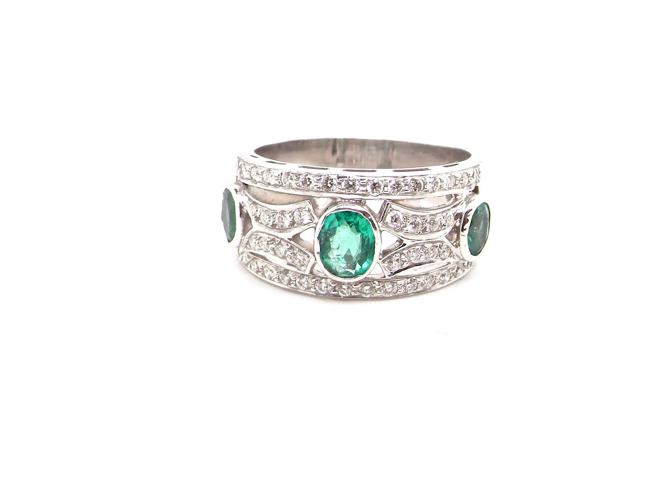 emerald and diamond ring