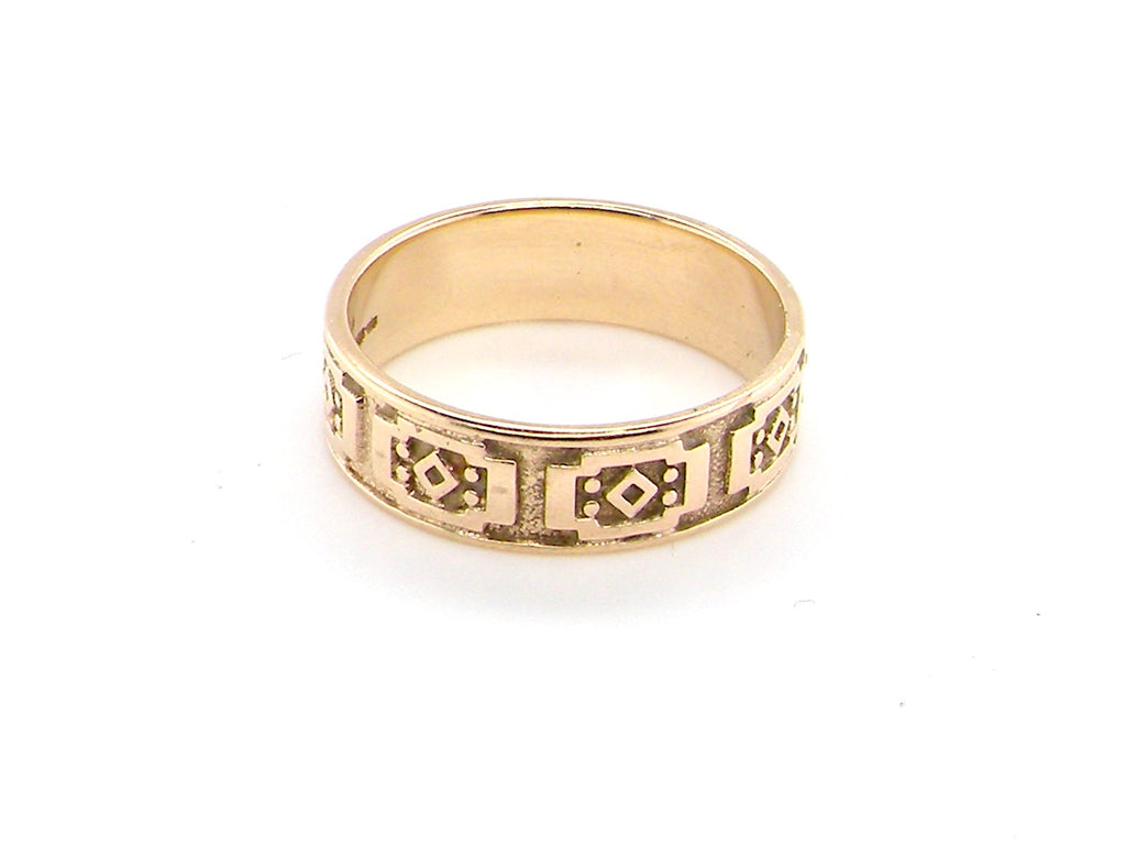 9 carat gold patterned wedding ring
