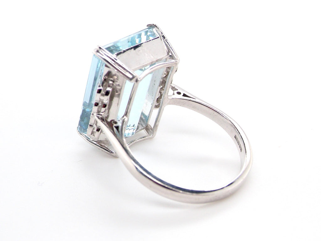 gold aquamarine and diamond ring