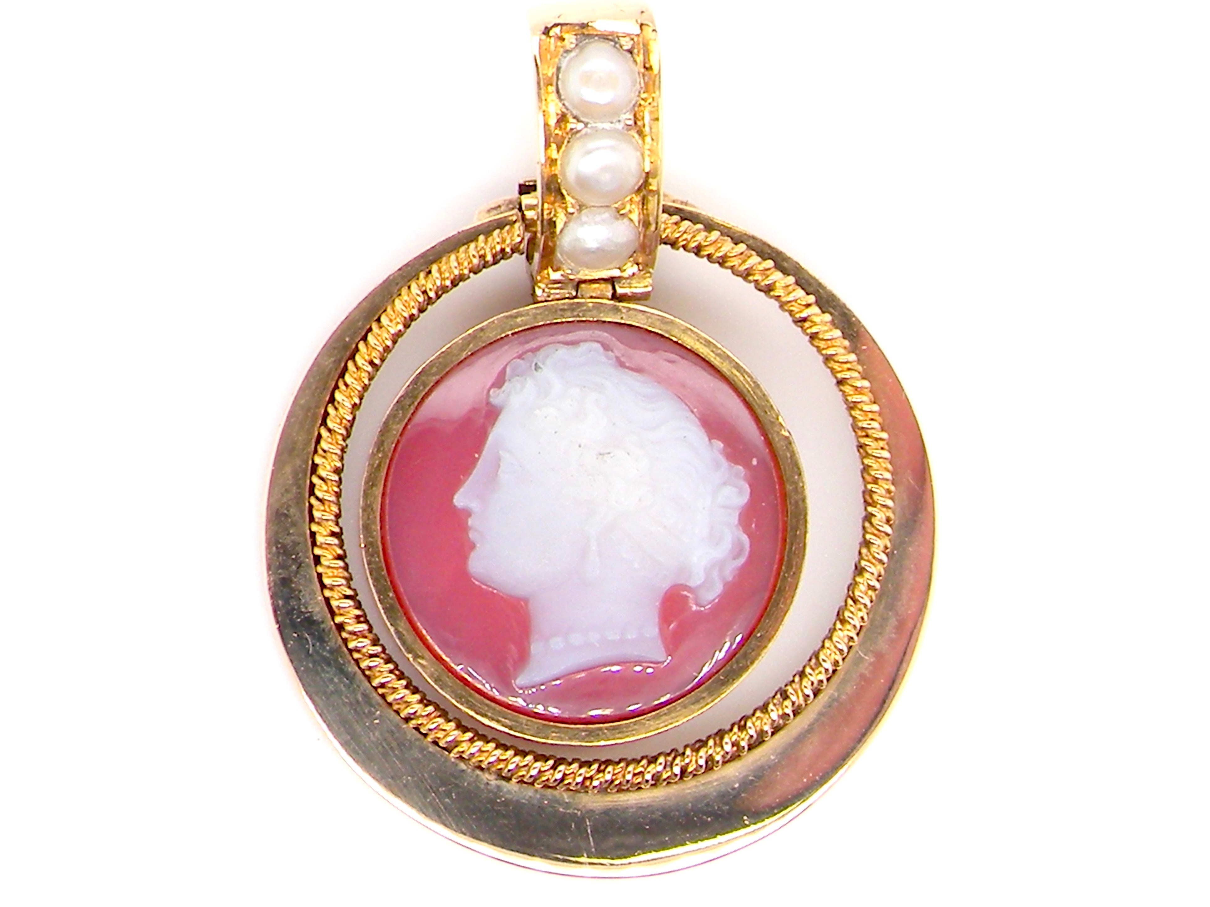 vintage cameo pendant