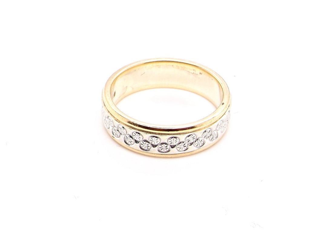 gold patterned wedding ring